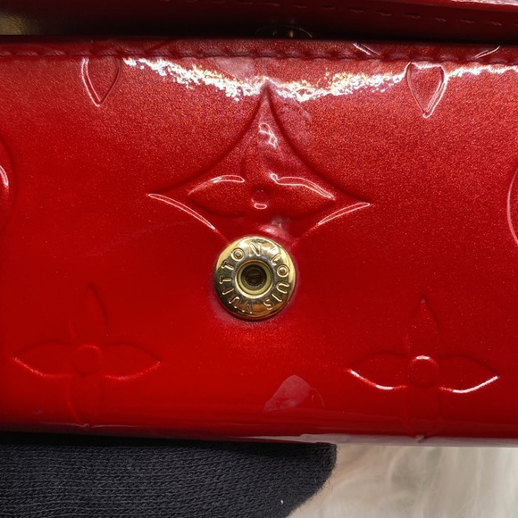 VGUC RED MONOGRAM VERNIS KEY-CASE - Picture 5 of 7